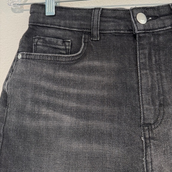 Lee Relaxed Fit High Rise Heritage Black Raw Hem Jean Shorts Size 6 - Picture 3 of 14